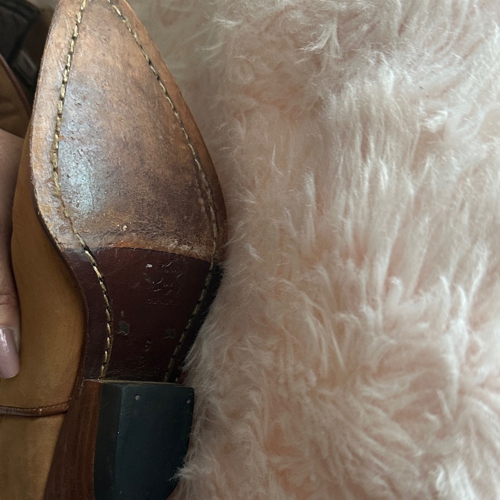 Vintage Guess Tan Heeled Boots - Picture 2 of 3